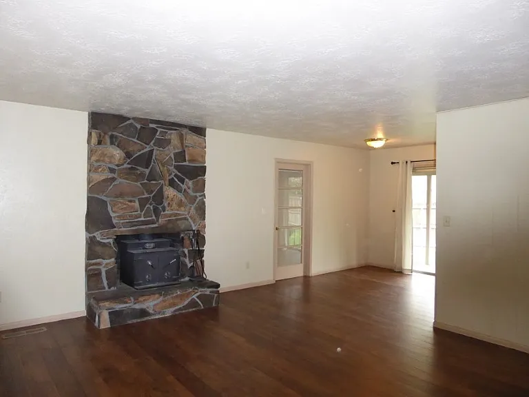 157 SE Craven Rd — Photo 3