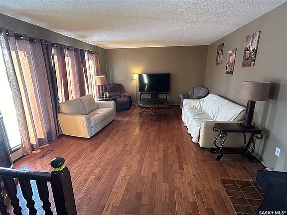 2nd image of 715 2nd St S