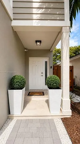 220 SE 32nd Ter