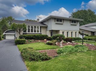 1327 E Mulberry Ln, Mount Prospect, IL
