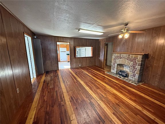3rd image of 113 Catlin Ave