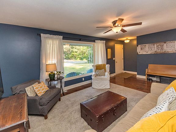 4th image of 4010 Estate Dr