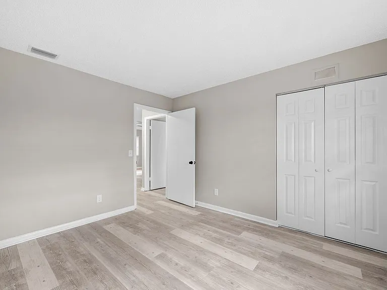 Canterbury Place Apartments — Photo 5