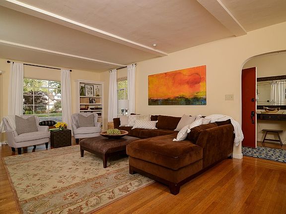 5th image of 2771 Land Park Dr