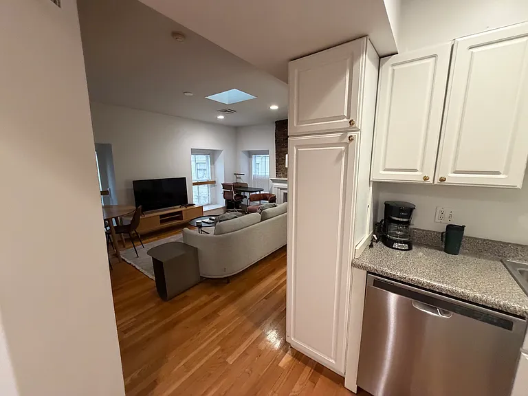 12 Derne St #4 — Photo 7