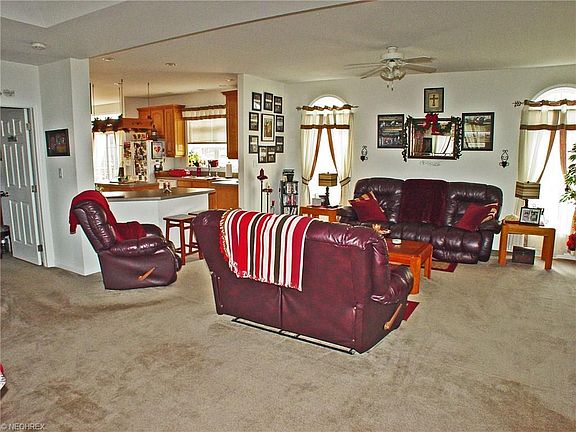 2nd image of 131 Canterbury Ct