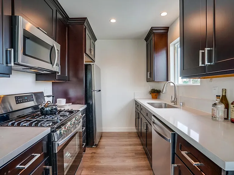 11853 Manor Dr — Photo 14