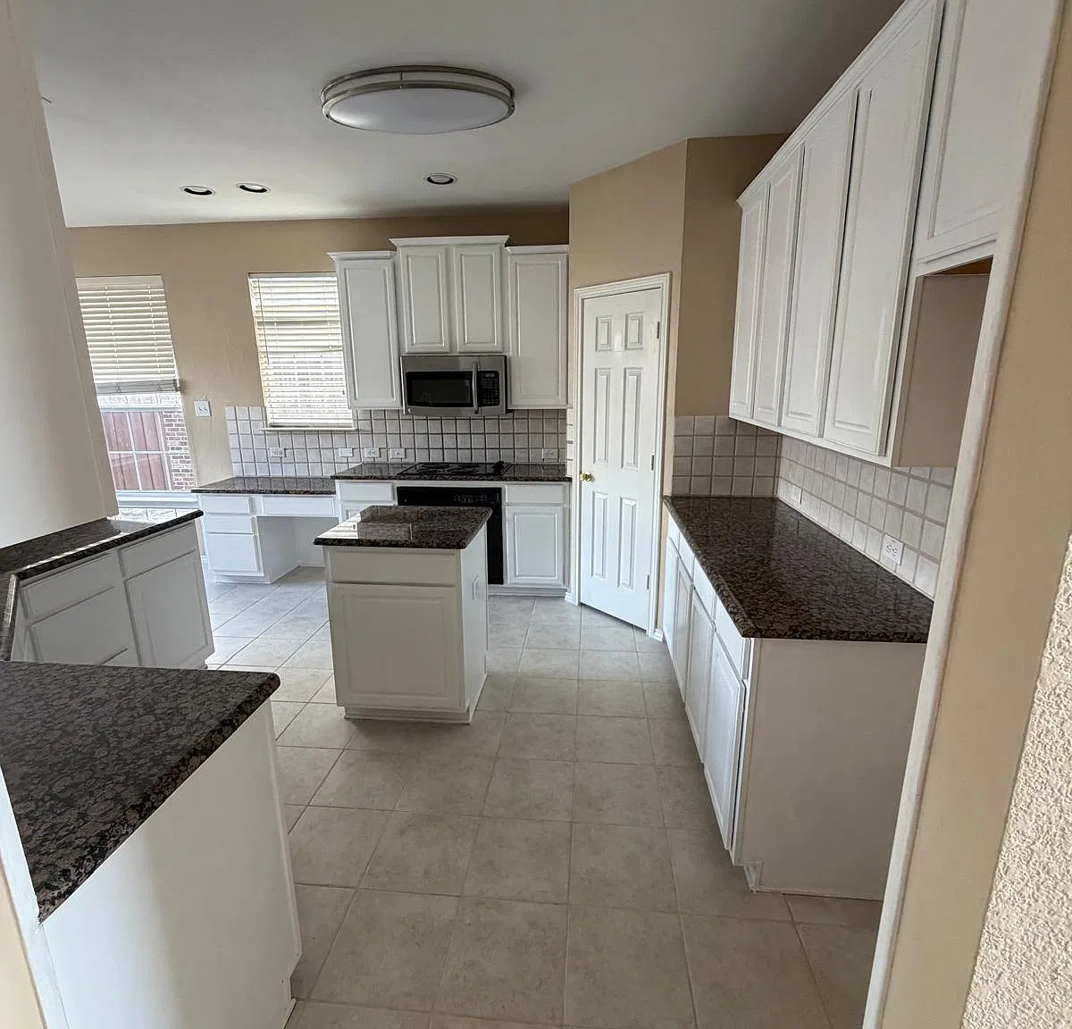 5 bed, 3192 sqft, $3,195 — Photo 4