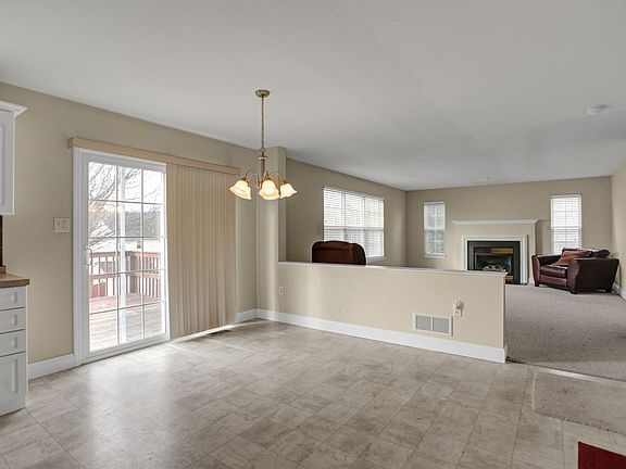 3rd image of 590 Woodrow Ct