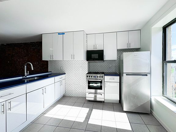 4th image of 158 E 124th St #4