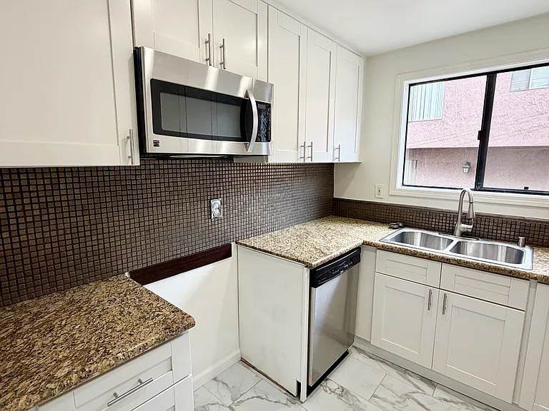 2525 E 19th St #10 — Photo 13