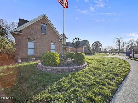 5th image of 200 Skyview Dr