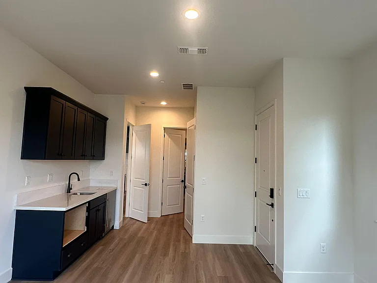Maddy Ave — Photo 4