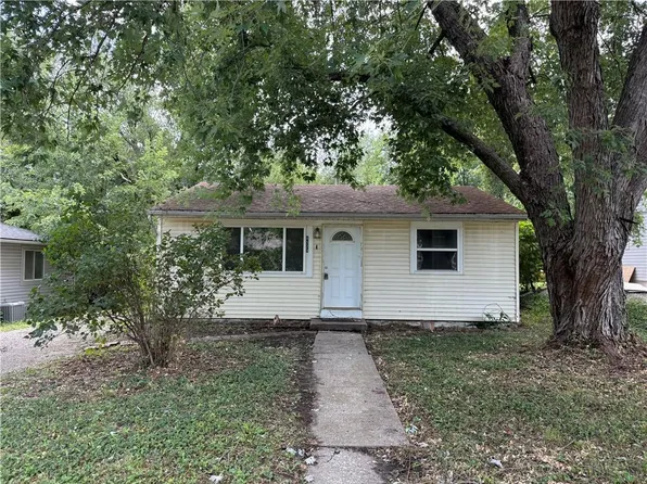 4529 N Forest Ave, Kansas City, MO 64116