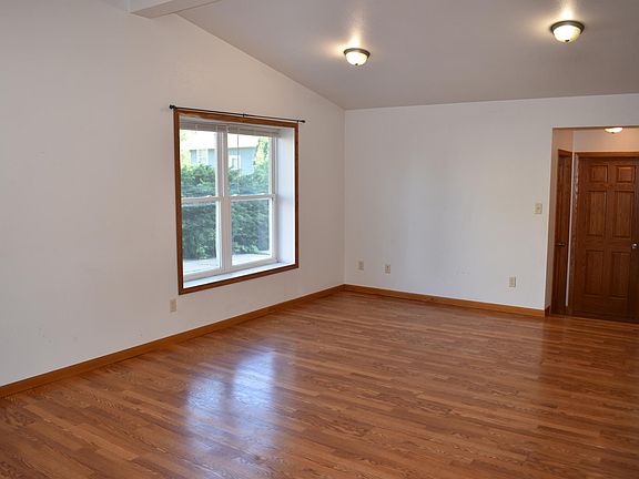 2nd image of 412 W 18th St Unit 3