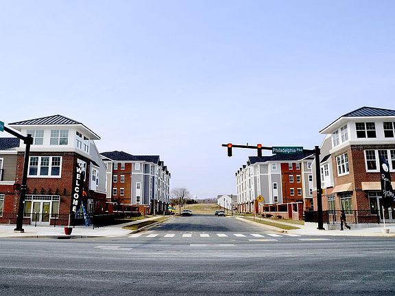 5th image of 771 McComb Pl