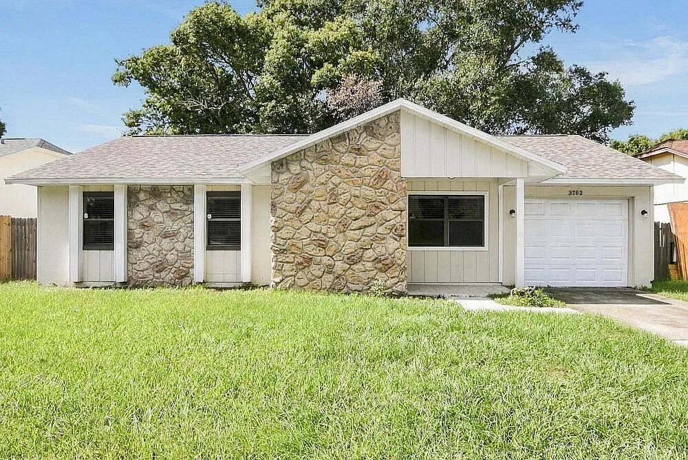3 bed, 2.0 bath, 1218 sqft, $2,175 — Photo 1
