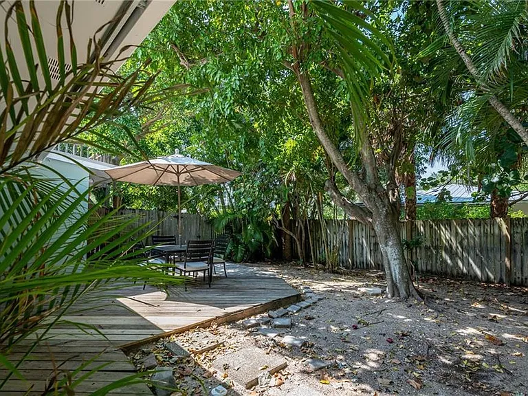 925 Coquina Ln #923 — Photo 18