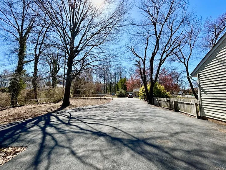 2127 Pimmit Dr — Photo 25