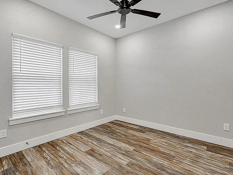 91 Live Oak St — Photo 12