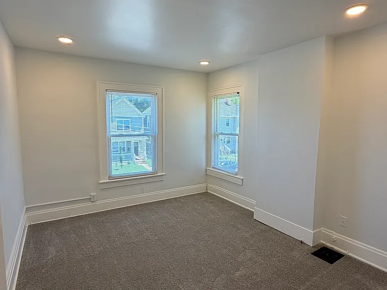 27 Dakota Ave — Photo 5