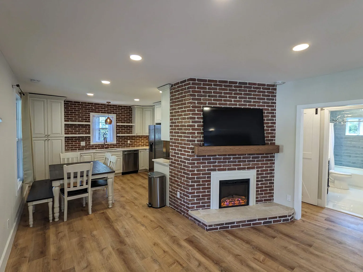 2 bed, 980 sqft, $2,750 — Photo 1