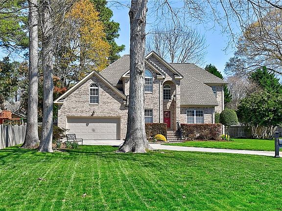 2nd image of 815 Denham Arch