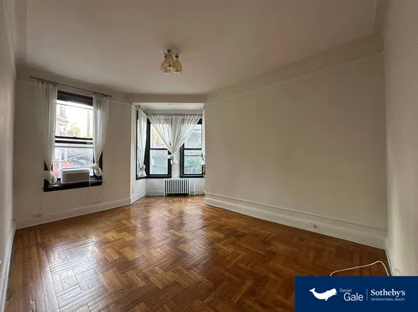 451 4th Street image 1 of 7