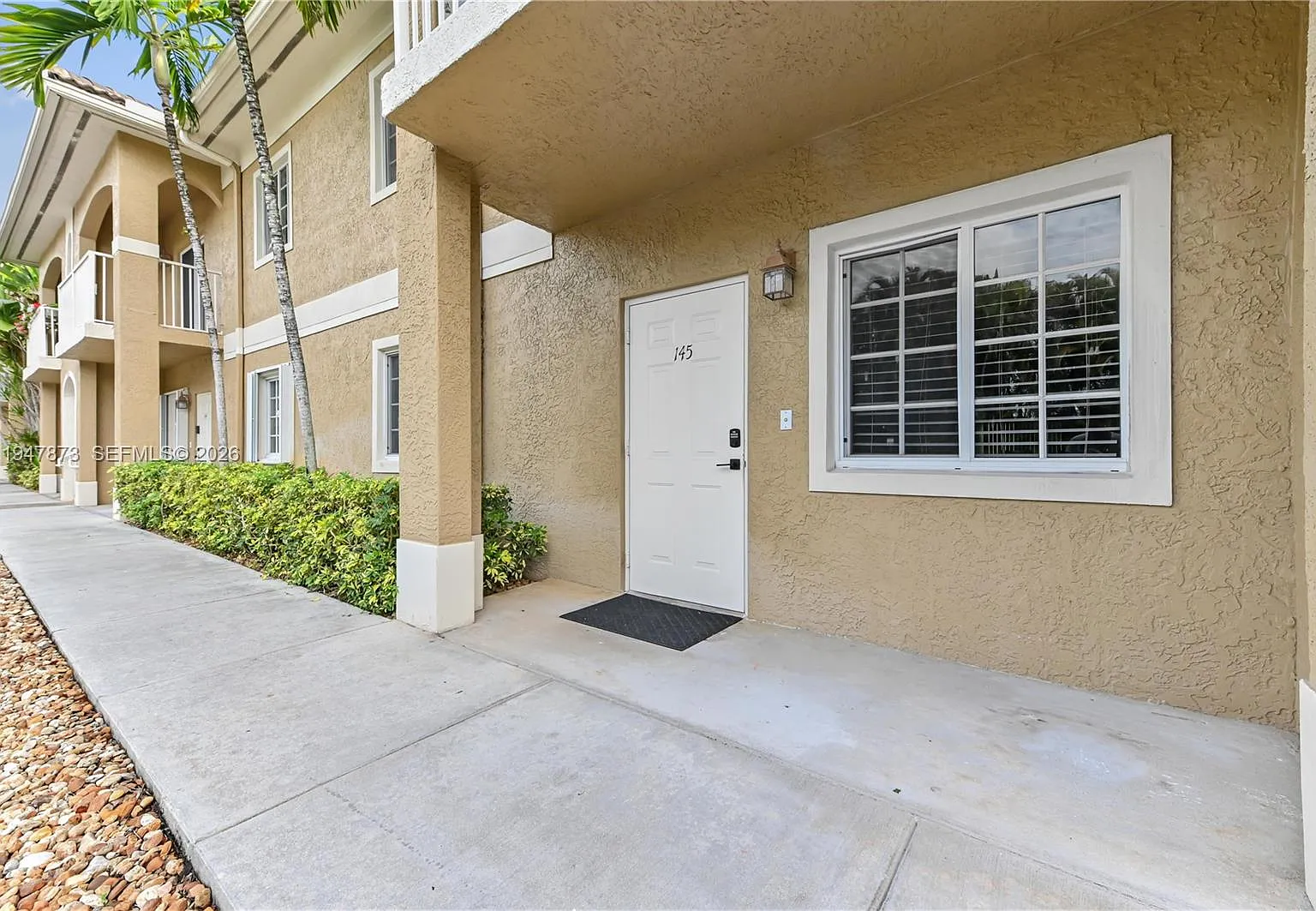 2 bed, 2.0 bath, 1080 sqft, $2,500 — Photo 2