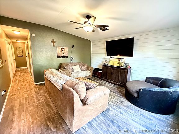 2nd image of 229 W Monterey Ave
