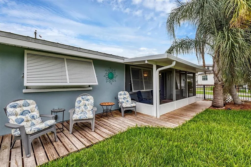3 bed, 2.0 bath, 1144 sqft, $3,000 — Photo 3