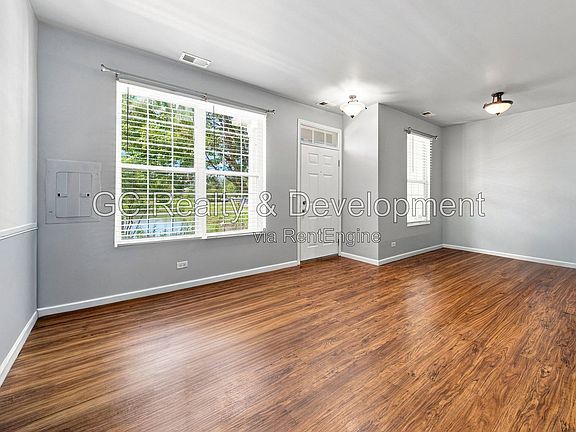 4th image of 203 Springbrook Trl S