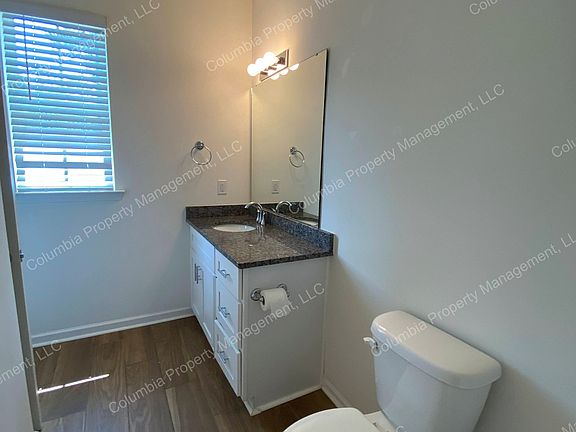 4th image of 517 Deerwood St #G