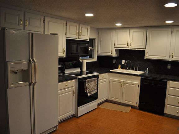 4th image of 28 Rhonda Cir