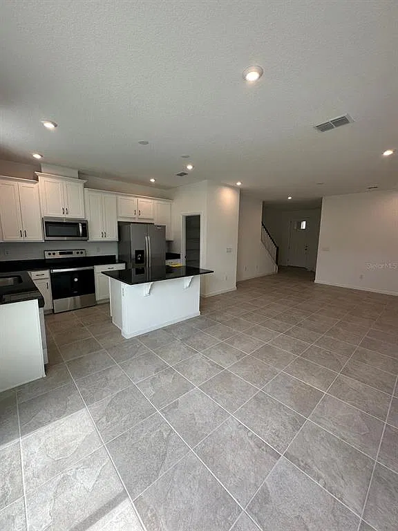 3 bed, 2.5 bath, 1556 sqft, $2,100 — Photo 3