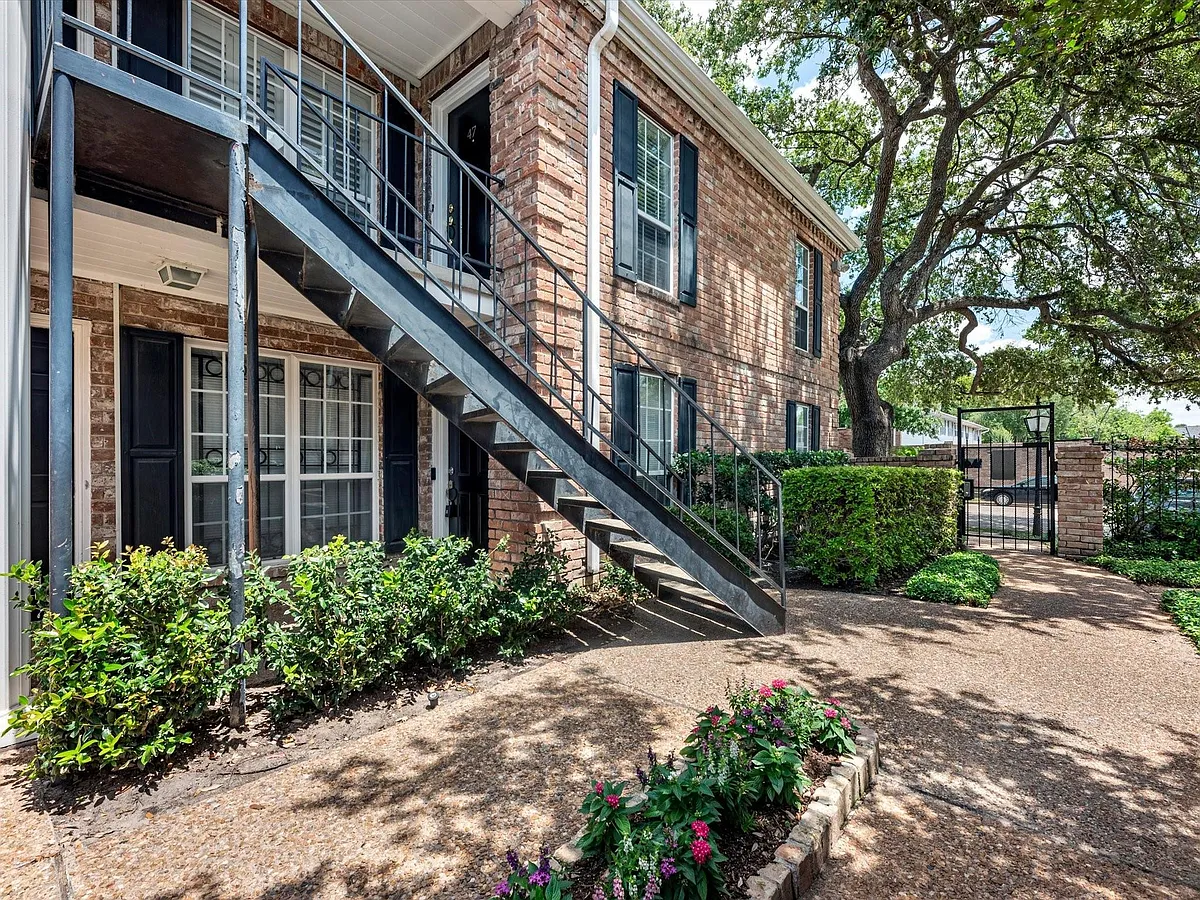 Building Photo - 6402 Del Monte Dr #46