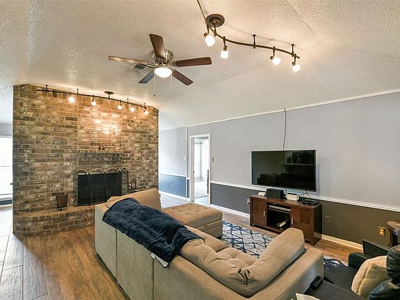 3rd image of 2122 Yorktown Court