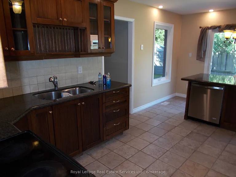 2208 Golden Briar Trl — Photo 6