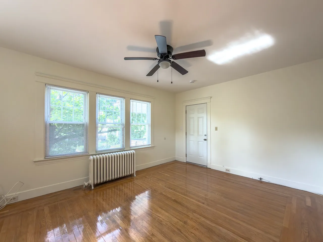 1045 Campbell Ave — Photo 4