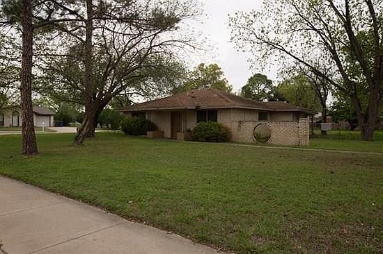 1st image of 405 S Park Dr