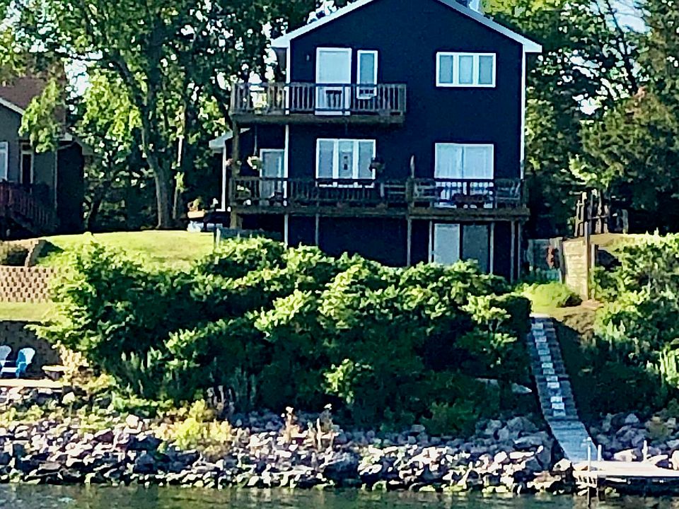 1st image of 504 N Lake Dr