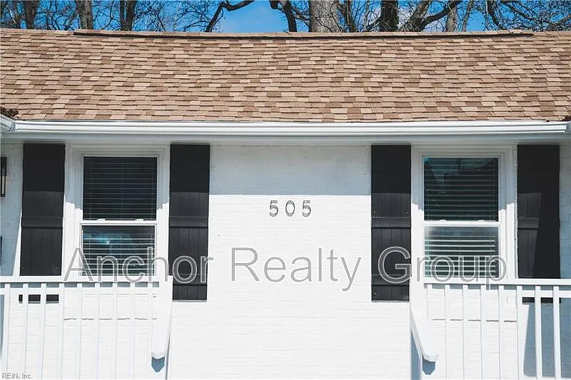 2 bed, 1.0 bath, 925 sqft, $2,048 — Photo 2