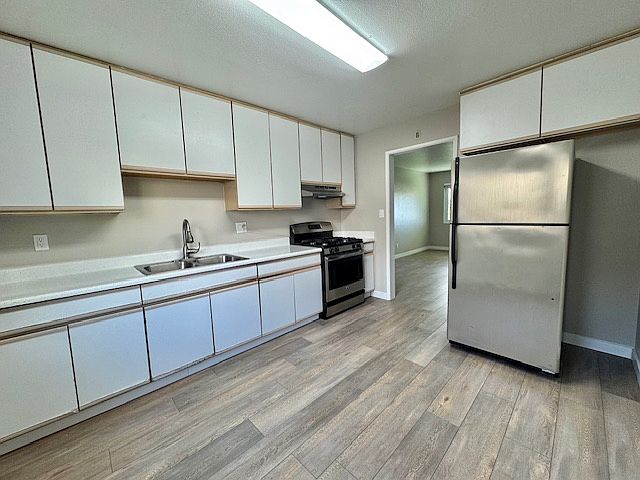 1st image of 3702 Hilltop Dr