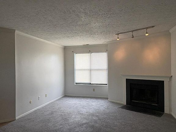 4th image of 2701D Greystone Dr