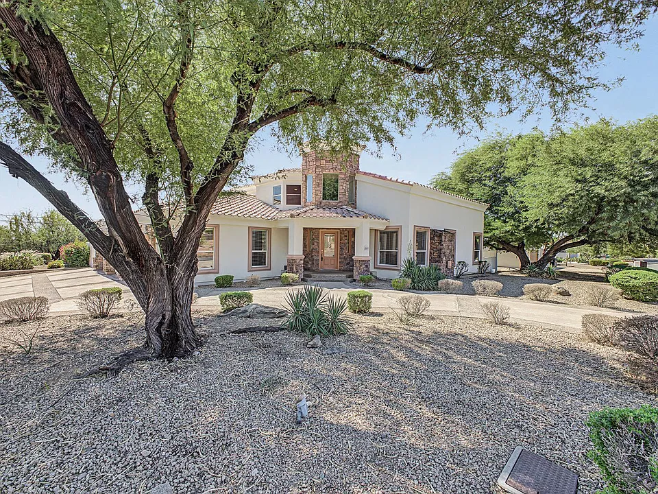 1549 E Las Palmaritas Dr
