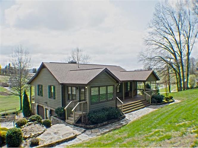 1st image of 403 Deerfield Cir