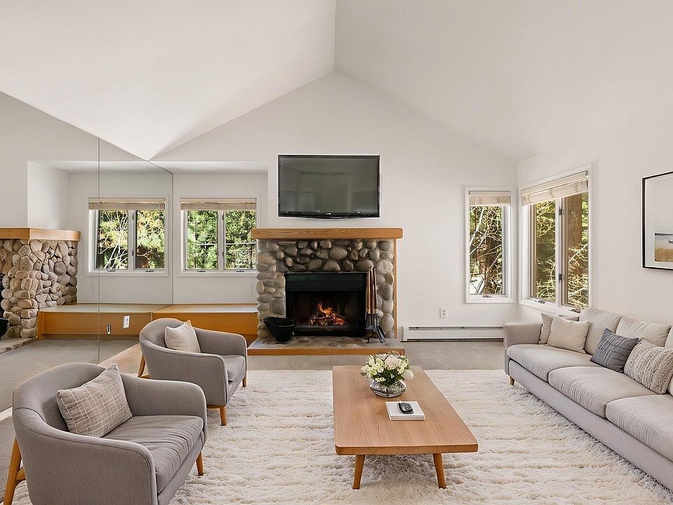 1st image of 120 Village Blvd #121