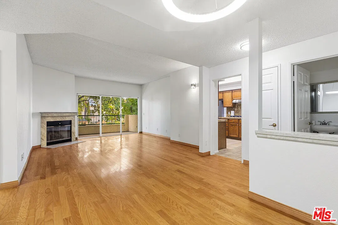 3 bed, 3.0 bath, 1438 sqft, $3,750 — Photo 4