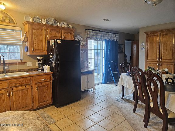 5th image of 104 & 106 Jeanette St