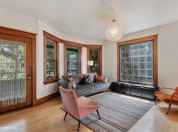 3rd image of 609 Wesley Ave